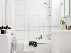 北欧风格白色卫生间淋浴间家装效果图 白色浴室柜图片