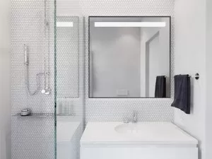 简约小卫生间浴室柜装修效果图 纯白色洗漱台图片