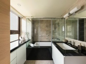 现代风格黑白色卫浴设计效果图 打造实用暖心熟龄宅