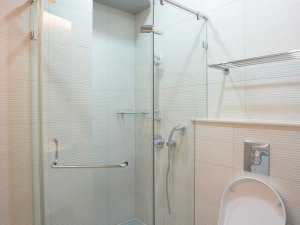 简约风卫生间装修效果图 玻璃淋浴房图片