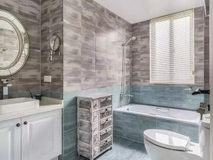 美式风格撞色卫生间装修效果图 浴缸设计图片