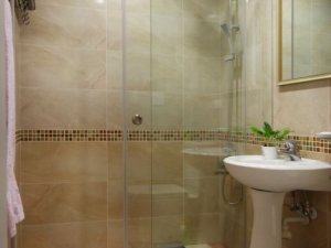 美式田园卫生间彩砖效果图 卫生间淋浴房图片